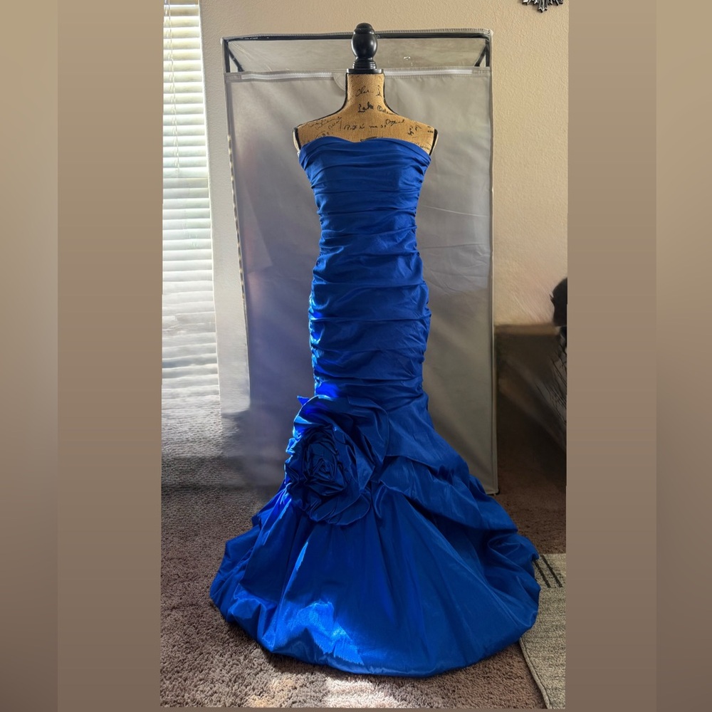 Vibrant Blue Strapless Dress with Rose Accent